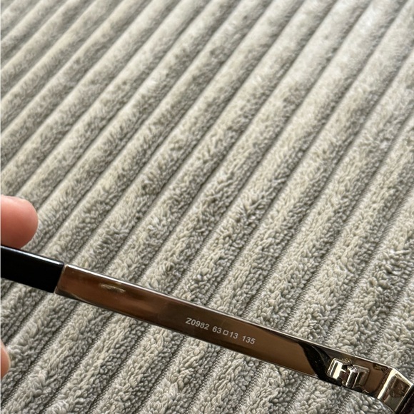 Men’s Louis Vuitton Aviator Sunglasses - Picture 4 of 6